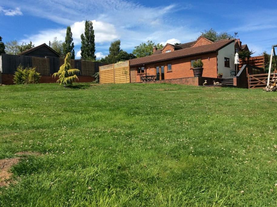 Woodcutters Barn, Overlooking Ledbury & Malvern Hills מראה חיצוני תמונה